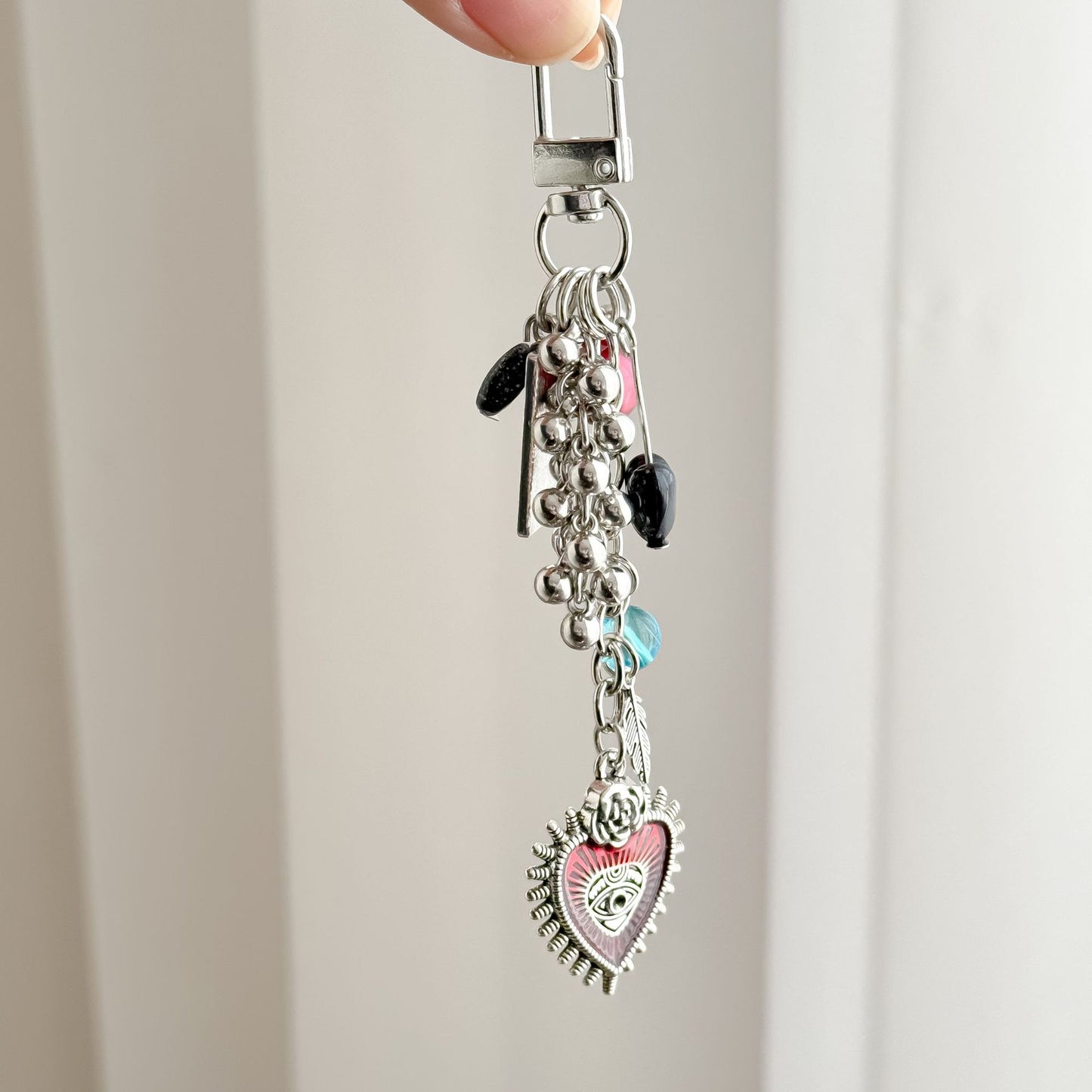 Cross-Border Gothic Jewelry Stand Dark Red Love Phone Ornaments Handmade Beaded Personality Fashion Keychain Wholesale